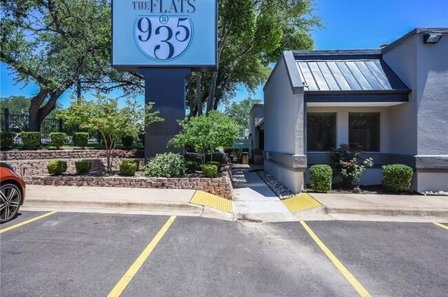 935 La Posada Dr, Unit 146 in Austin, TX - Building Photo - Building Photo