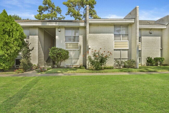1950 Spenwick Dr in Houston, TX - Foto de edificio - Building Photo