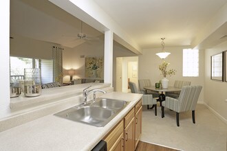 Lakemont Apartments in Bridgeville, PA - Foto de edificio - Interior Photo