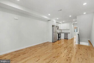 2153 N Franklin St in Philadelphia, PA - Building Photo - Building Photo