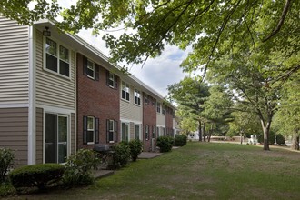 Georgetowne Homes in Hyde Park, MA - Building Photo - Building Photo