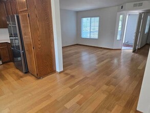363 Windjammer Cir, Unit 201 in Chula Vista, CA - Building Photo - Building Photo