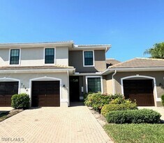 7790 Woodbrook Cir in Naples, FL - Building Photo