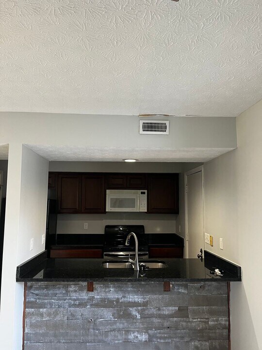 4817 Farber Row in Columbus, OH - Building Photo