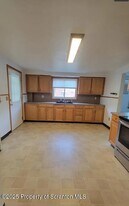 67 E Columbus Ave in Pittston, PA - Building Photo