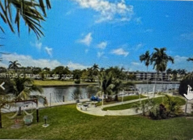 455 Golden Isles Dr in Hallandale Beach, FL - Building Photo - Building Photo