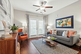 The View at Paris Mountain in Greenville, SC - Foto de edificio - Building Photo