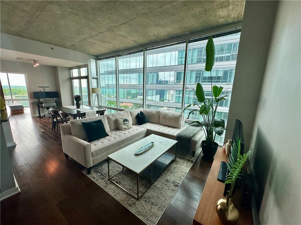 923 Peachtree St NE in Atlanta, GA - Building Photo