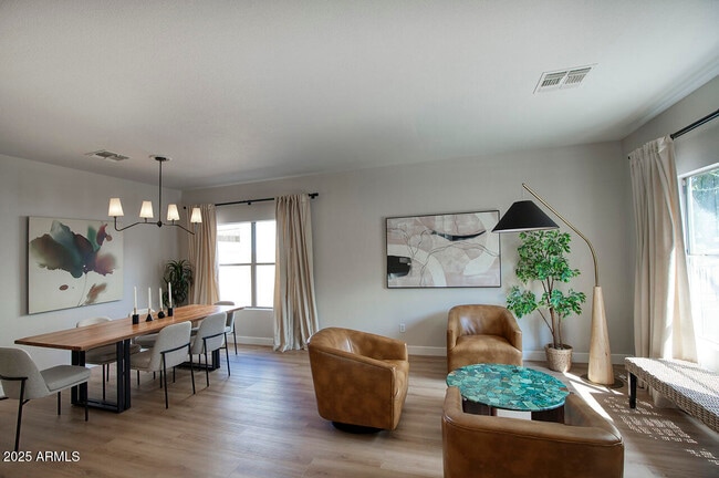 1302 E Milada Dr in Phoenix, AZ - Foto de edificio - Building Photo