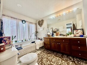 6170 E Lake Dr in Haslett, MI - Building Photo - Building Photo