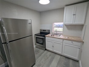 2911 NW 132nd Terrace in Opa Locka, FL - Foto de edificio - Building Photo
