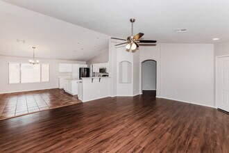 15821 W Tara Ln in Surprise, AZ - Foto de edificio - Building Photo