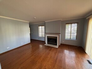 162 Village Creek Dr in Lake In The Hills, IL - Building Photo - Building Photo