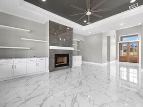 3135 Kermes Dr in Dayton, TX - Foto de edificio - Building Photo