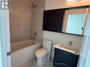 50-2350 Upper Mall Wy in Vaughan, ON - Building Photo - Building Photo
