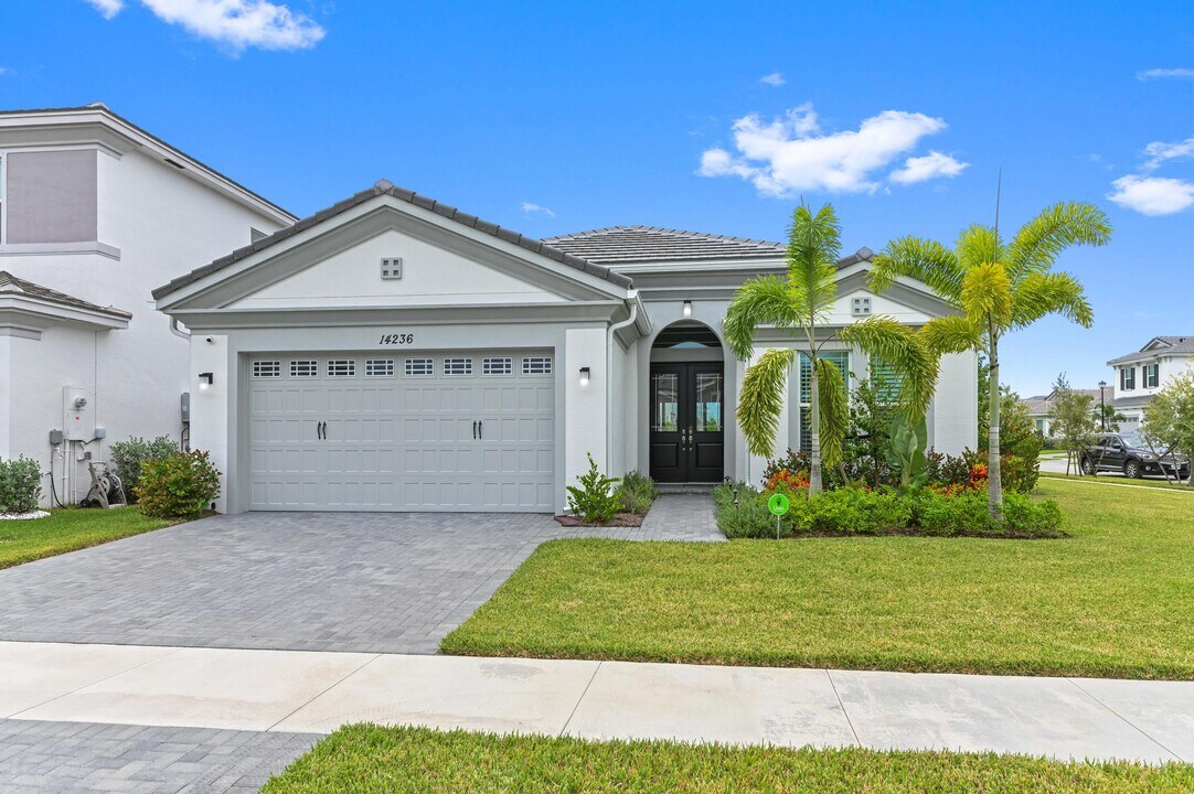 14236 Gray Bark Bnd in Westlake, FL - Foto de edificio