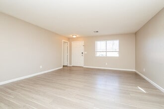 7905 Odysseus Ave, Unit 611 in Las Vegas, NV - Foto de edificio - Building Photo