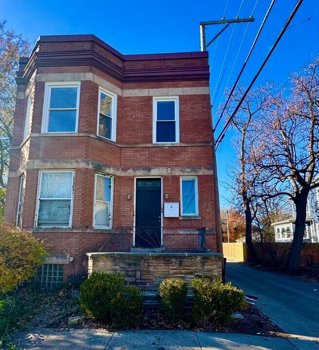 511 N Taylor Ave in Oak Park, IL - Building Photo