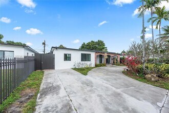 161 SW 52nd Ct in Coral Gables, FL - Foto de edificio - Building Photo