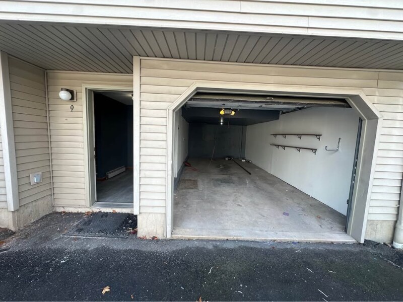 17 Willis St in Bristol, CT - Building Photo