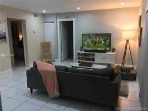 2324 Van Buren St-Unit -103 in Hollywood, FL - Building Photo - Building Photo