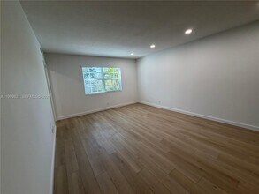 2426 SE 17th St in Fort Lauderdale, FL - Foto de edificio - Building Photo