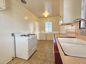 1027 E 7th St in Long Beach, CA - Building Photo - Building Photo