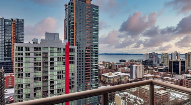 2121 6th Ave in Seattle, WA - Building Photo - Building Photo