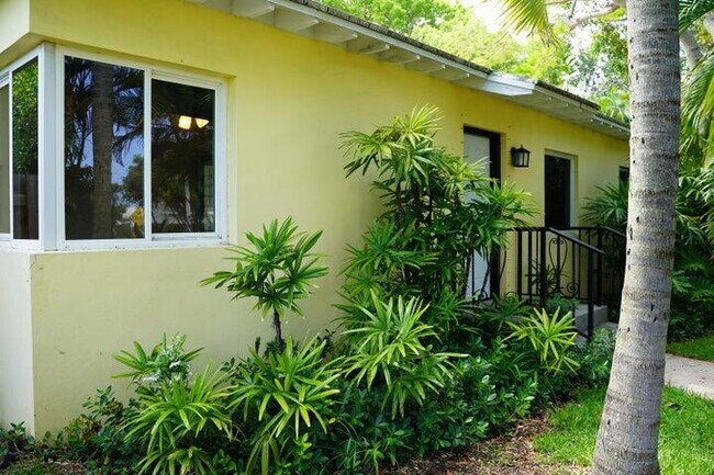 5215 N Flagler Dr in West Palm Beach, FL - Building Photo - Building Photo
