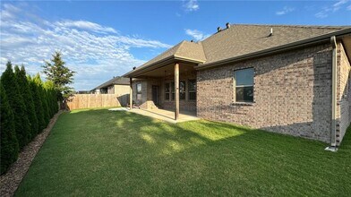 5806 W Red Maple Dr in Rogers, AR - Building Photo - Building Photo