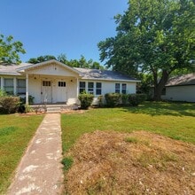 1028 W Wood St in Shawnee, OK - Building Photo - Building Photo