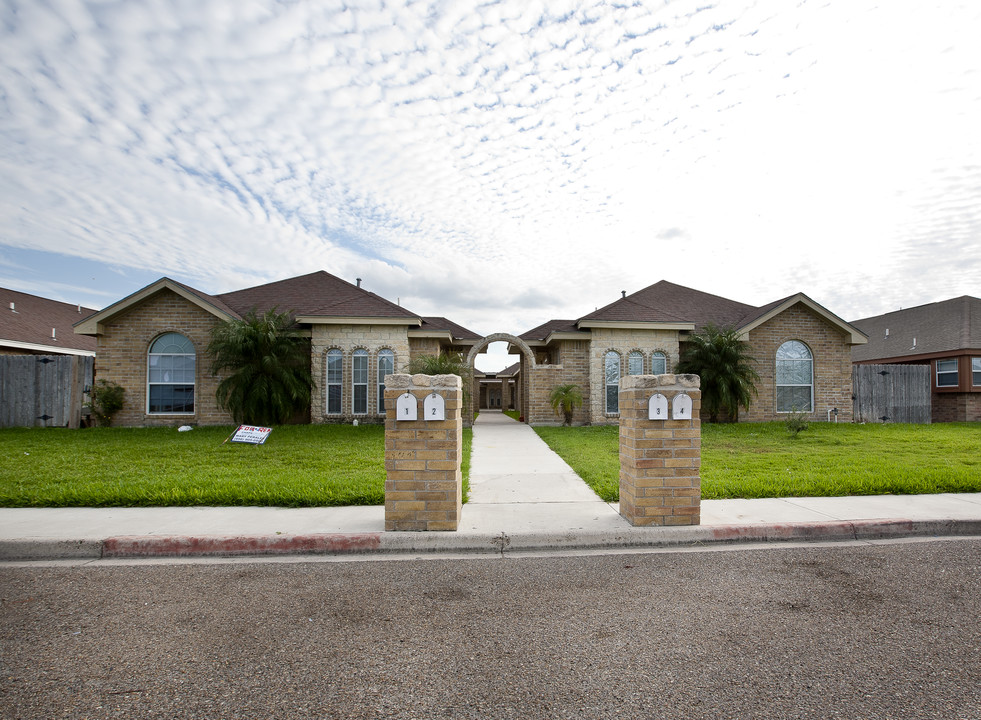 Jardin del Valle in Edinburg, TX - Building Photo