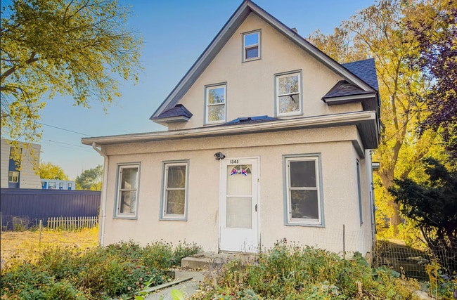 property at 1345 Arkwright St N
