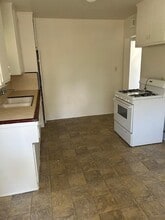 326 S Buena Vista St in Hemet, CA - Building Photo - Building Photo