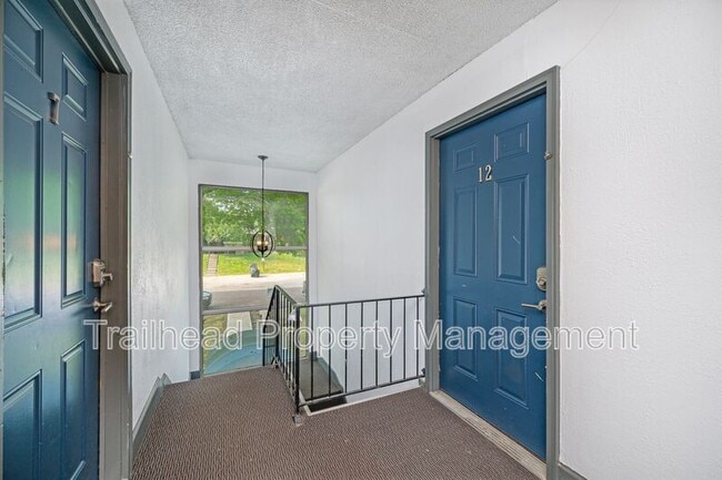 6621 W 94th Terrace in Overland Park, KS - Foto de edificio - Building Photo