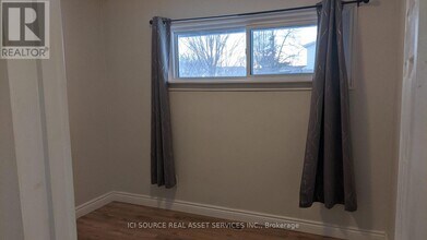 1152 Cedar St in Oshawa, ON - Building Photo - Building Photo