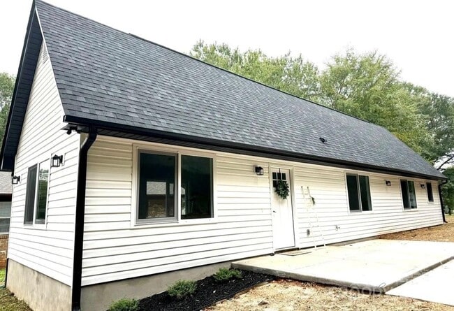 501 E Robinson St in Dallas, NC - Building Photo - Building Photo