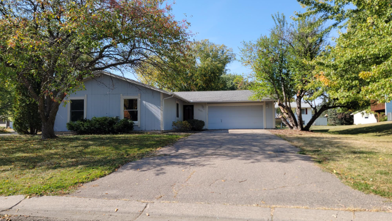 762 Dresden Ct in Chaska, MN - Foto de edificio