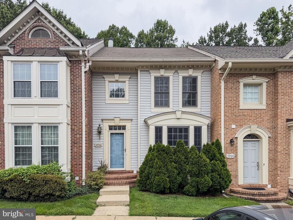 3906 Valley Ridge Dr in Fairfax, VA - Building Photo