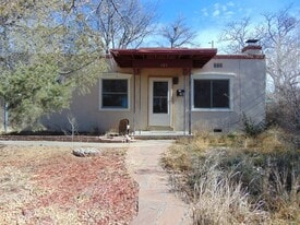 123 Sombrio Dr in Santa Fe, NM - Building Photo