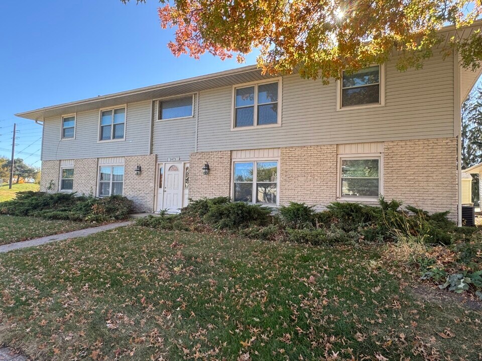 3475 Winston Dr, Unit 3 in Bettendorf, IA - Foto de edificio