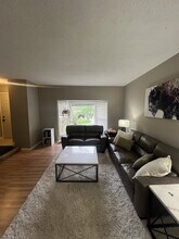 103 Pleasant View Dr in Des Moines, IA - Building Photo - Building Photo