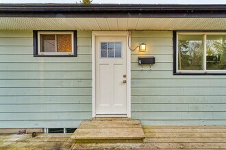 1344 Waverley Crescent in Kingston, ON - Building Photo - Building Photo