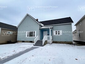 721 Terrace Ave in Marinette, WI - Building Photo