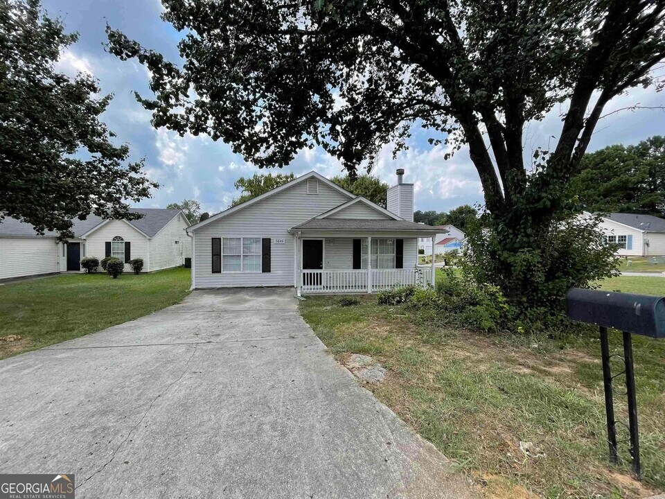 5849 Eagles Crossing Ln in Riverdale, GA - Building Photo
