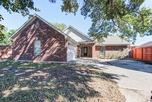 17930 Seven Pines Dr in Spring, TX - Building Photo