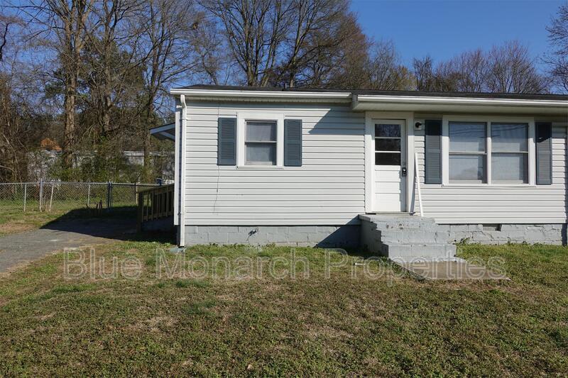 226 Tomberlin Rd in Mount Holly, NC - Building Photo