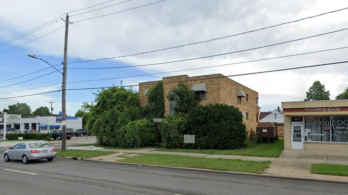 4233 Ridge Rd, Unit 8 in Cleveland, OH - Foto de edificio