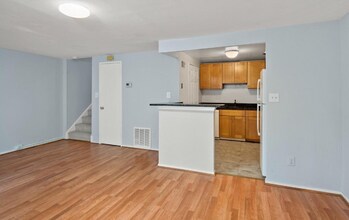 18721 Nathans Pl in Montgomery Village, MD - Foto de edificio - Building Photo
