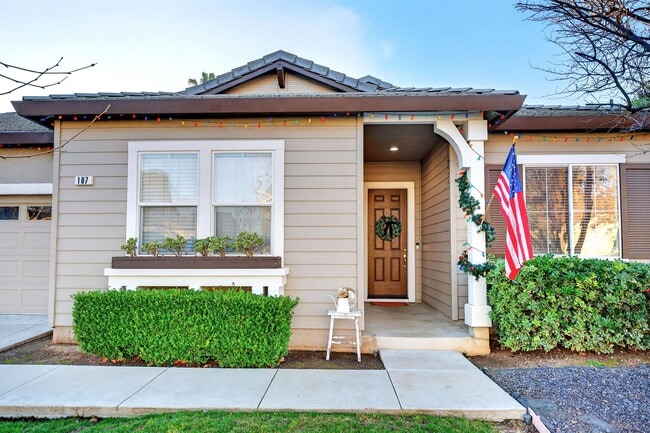 107 Panorama Way in Brentwood, CA - Building Photo - Building Photo